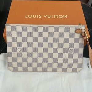 Louis Vuitton neverfull pouch/ clutch